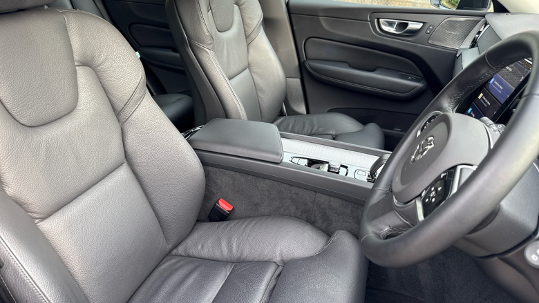 Volvo XC60 2.0 B5P Plus Dark 5dr AWD Geartronic Petrol Estate